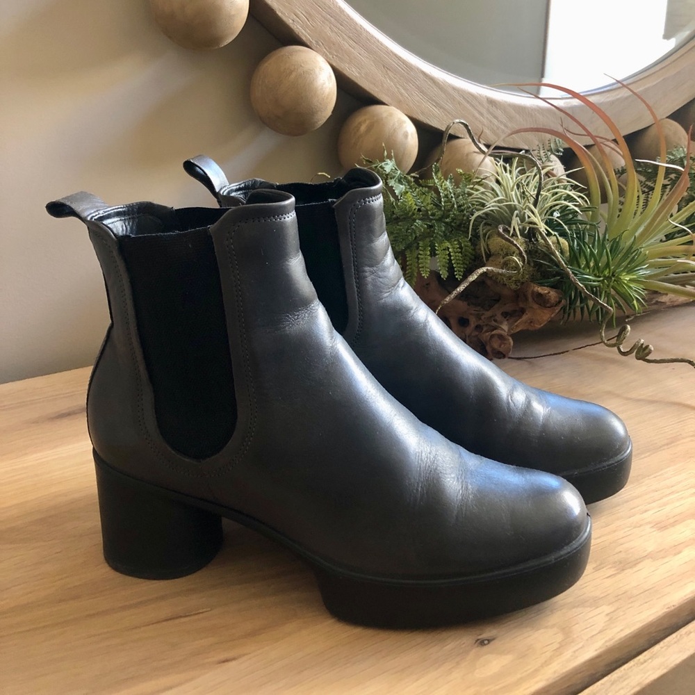 ECCO SHAPE SCULPTED MOTION 55 WOMEN'S CHELSEA ANKLE BOOT